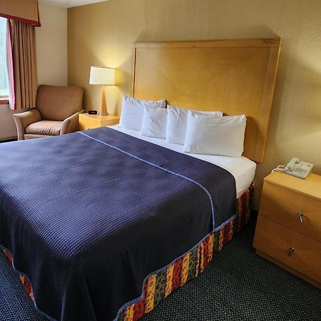 Katahdin Inn & Suites Millinocket Esterno foto