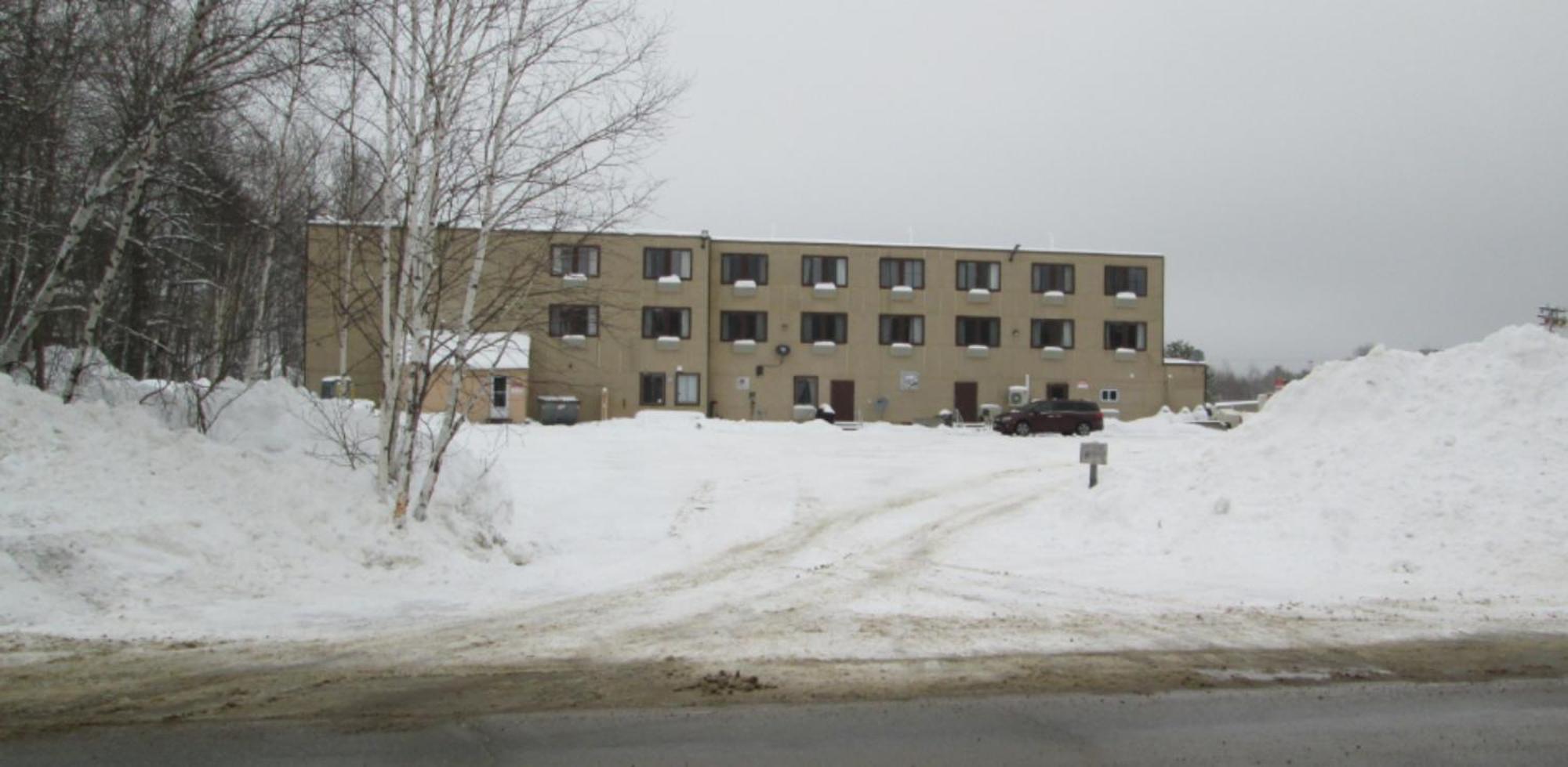 Katahdin Inn & Suites Millinocket Esterno foto