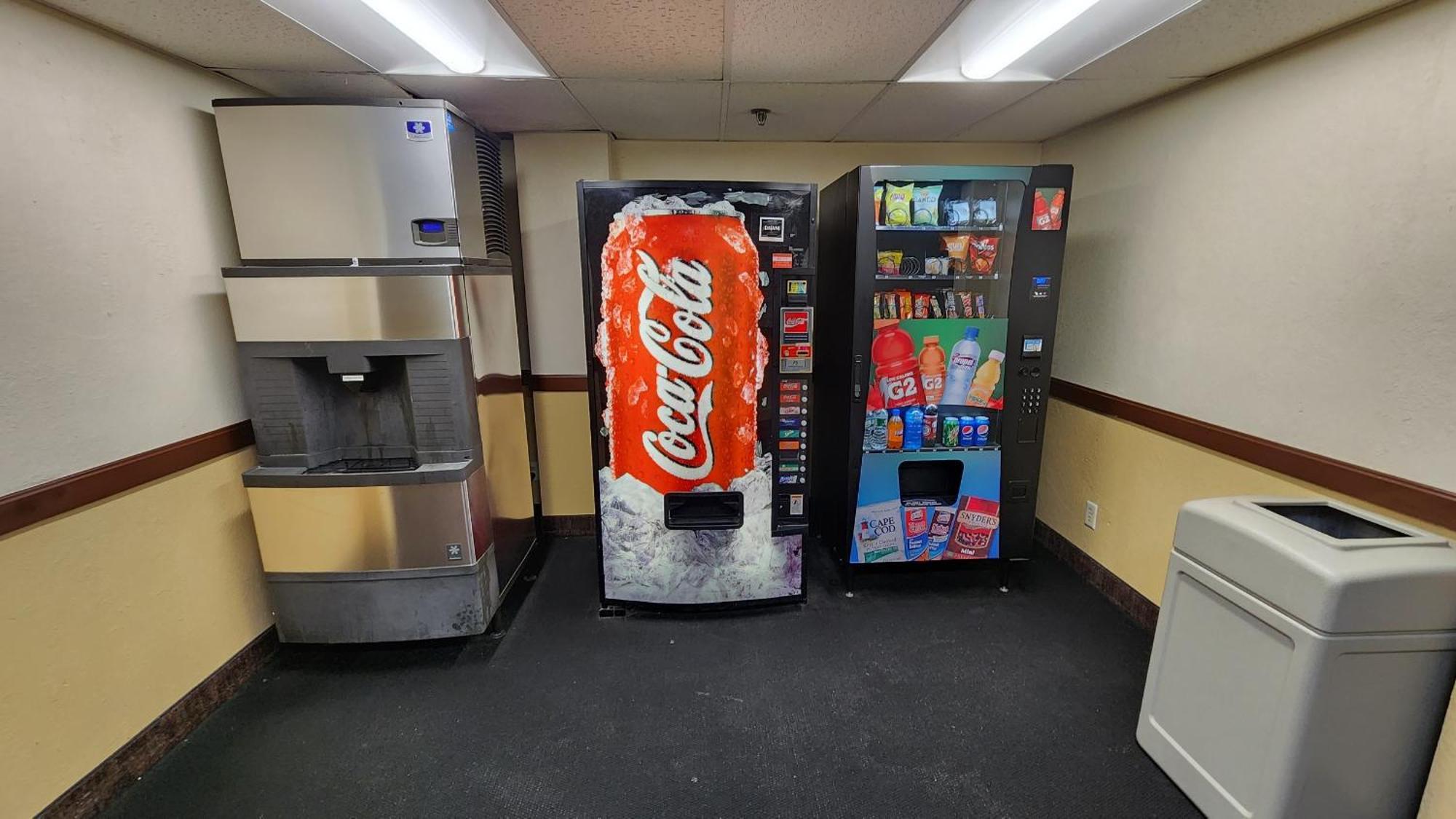 Katahdin Inn & Suites Millinocket Esterno foto