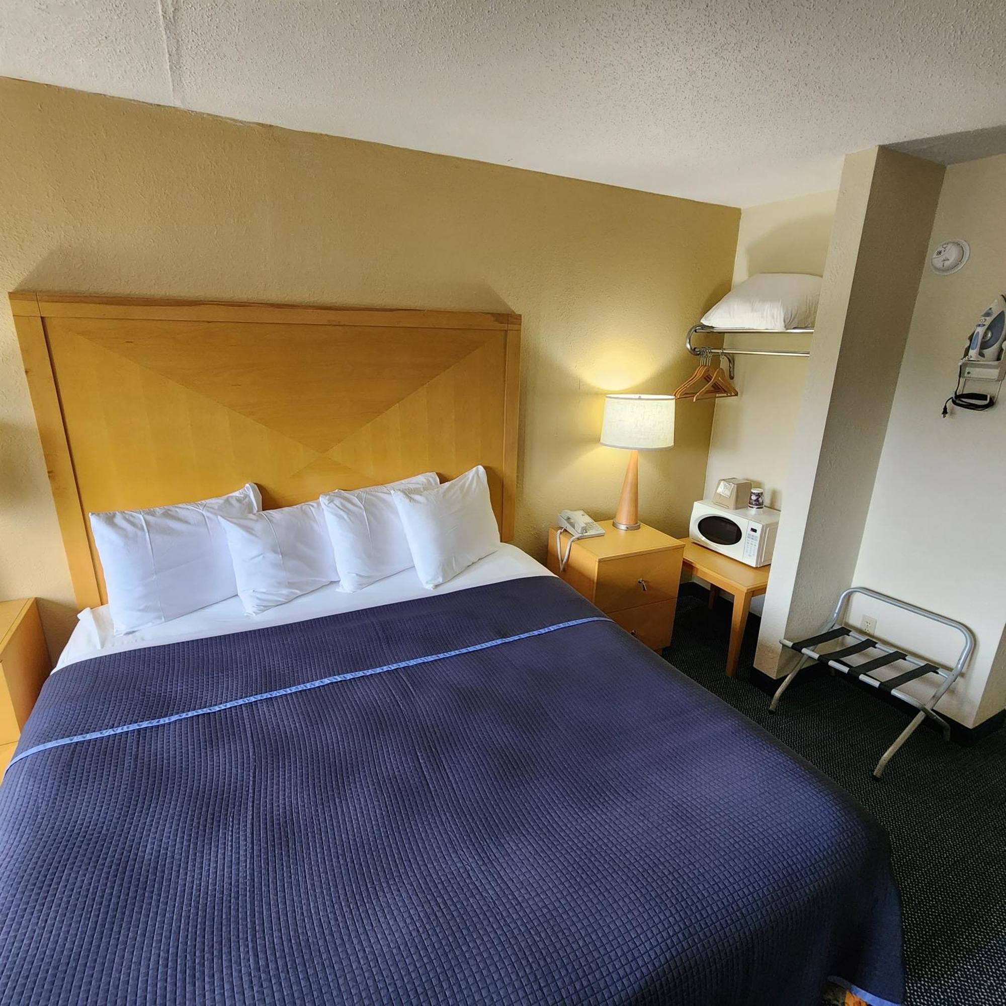 Katahdin Inn & Suites Millinocket Esterno foto