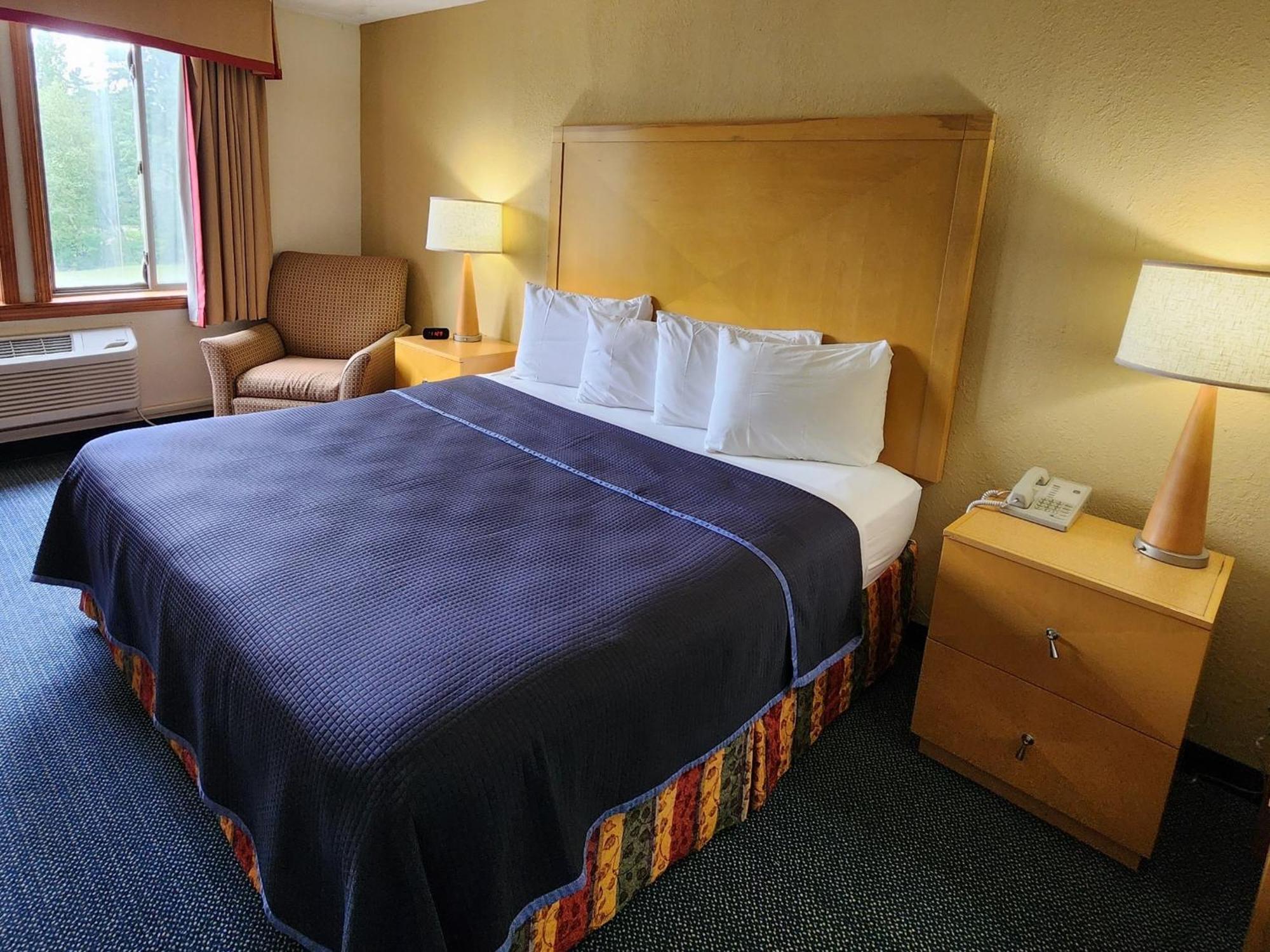 Katahdin Inn & Suites Millinocket Esterno foto