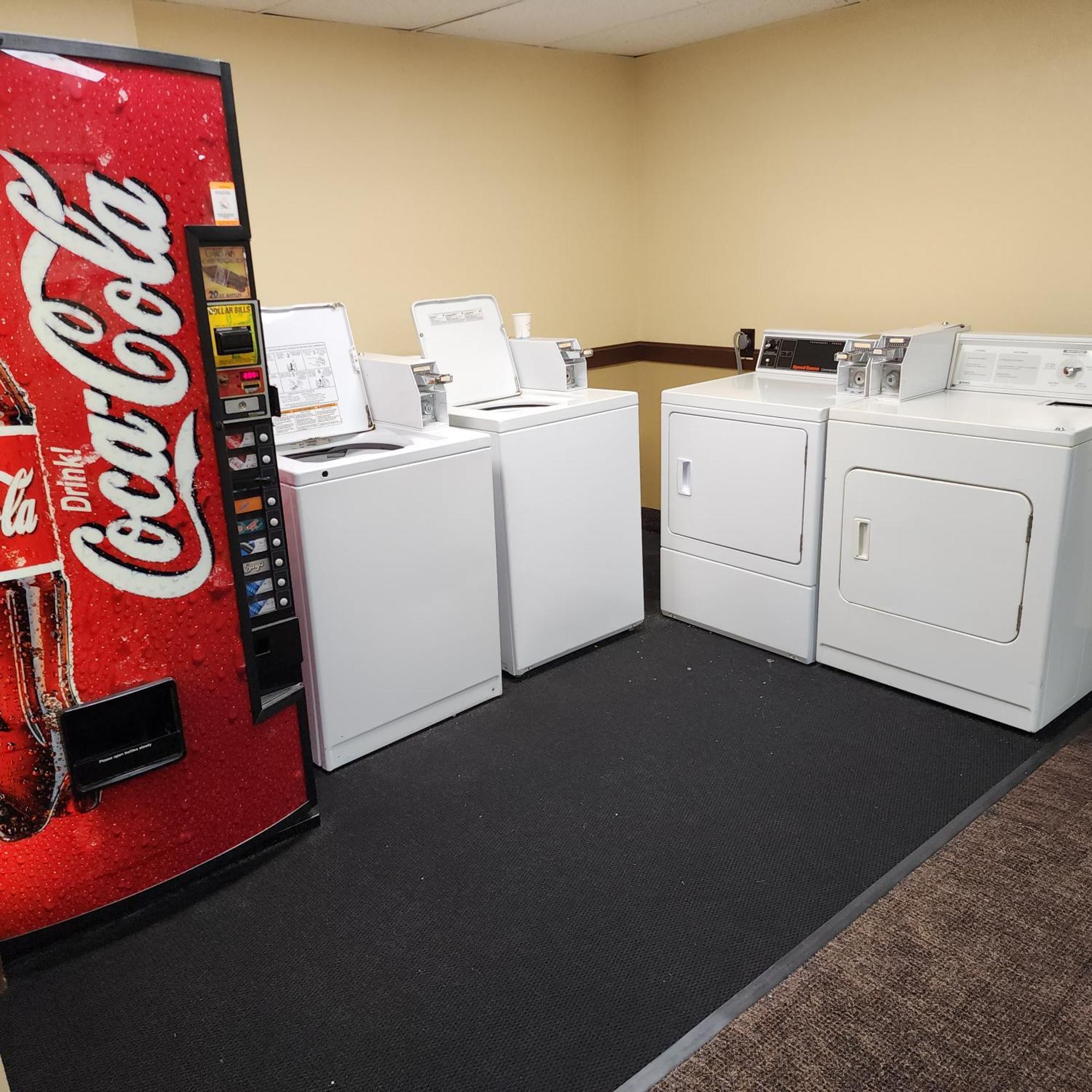 Katahdin Inn & Suites Millinocket Esterno foto