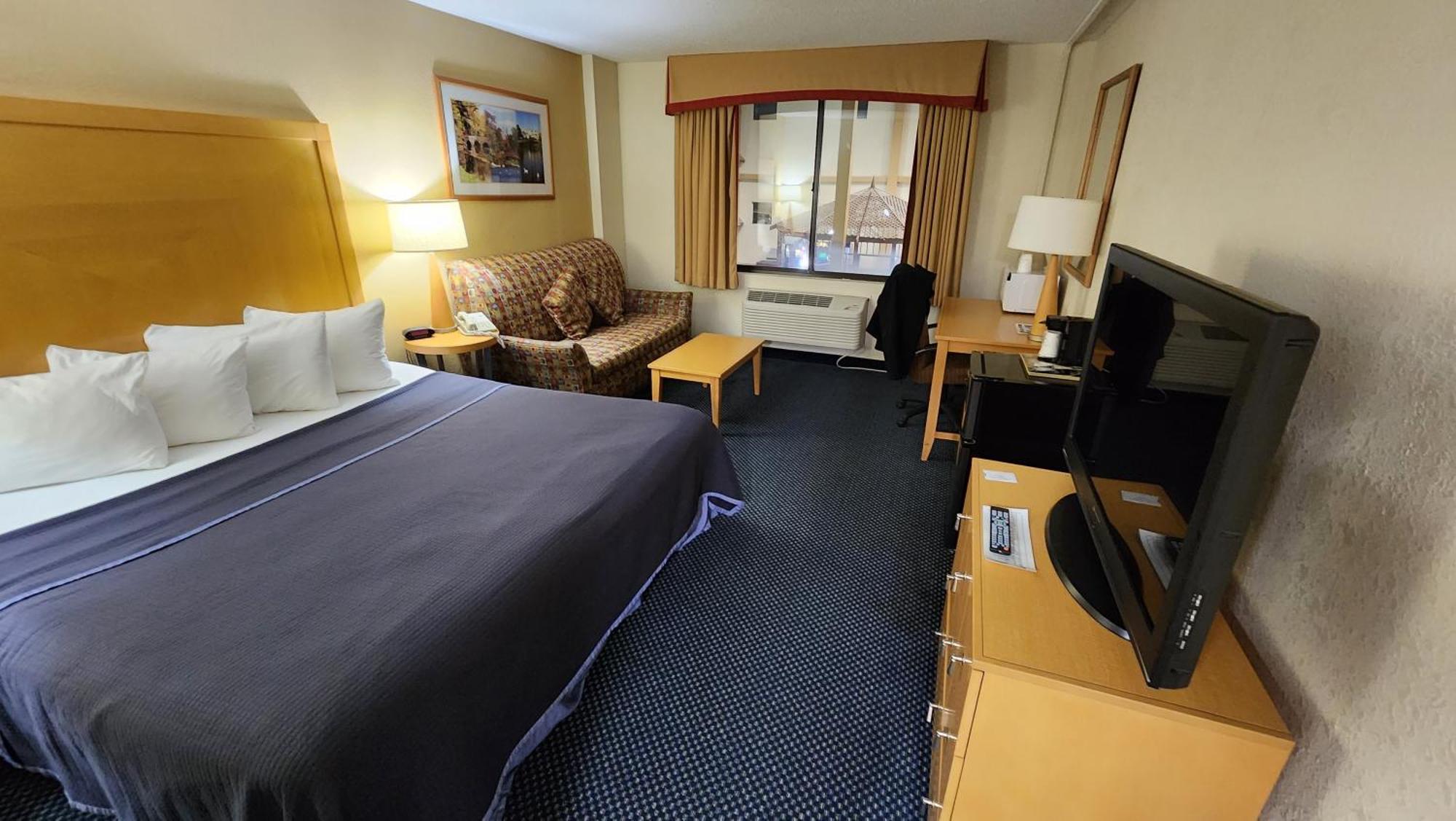 Katahdin Inn & Suites Millinocket Esterno foto