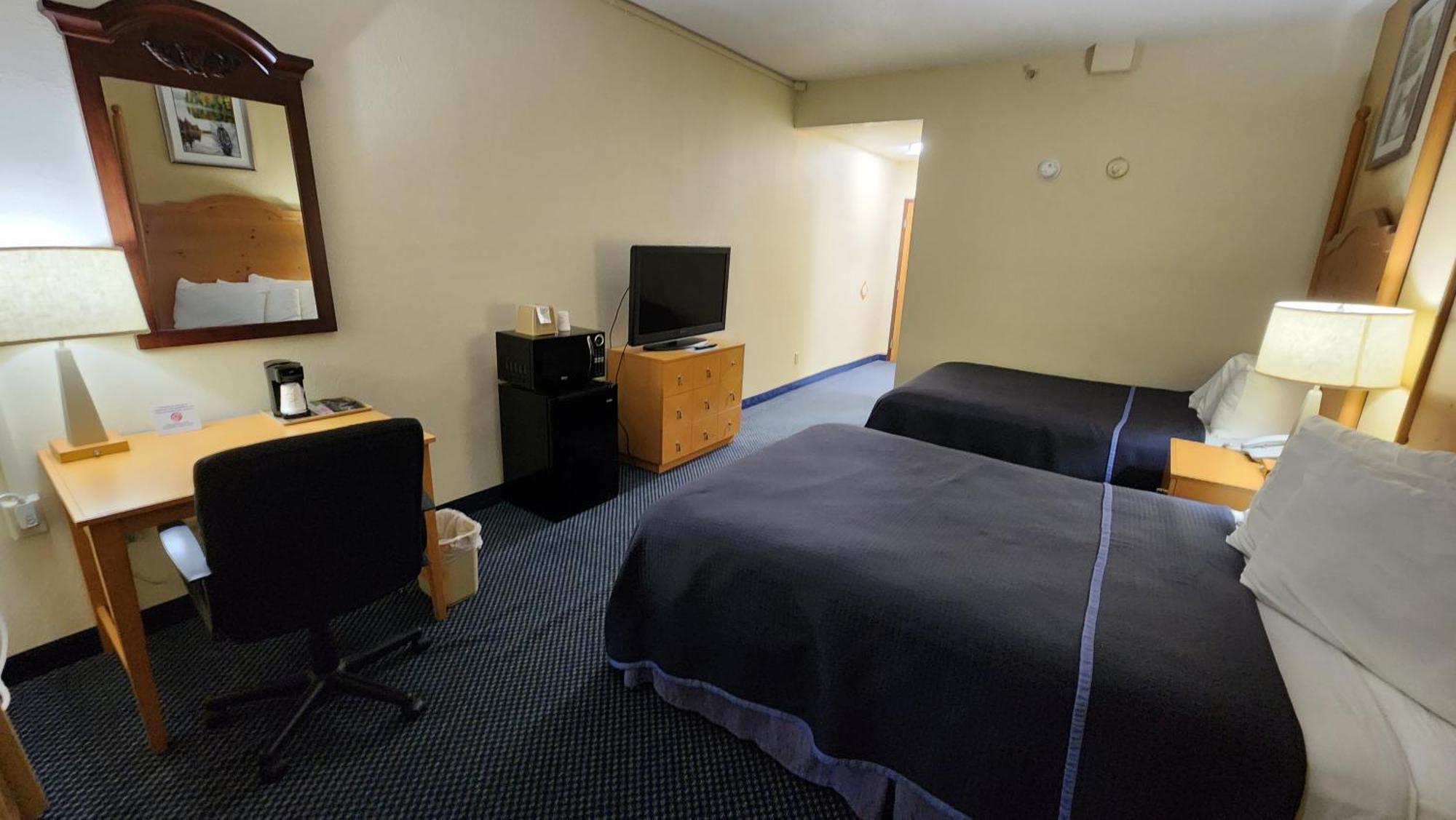 Katahdin Inn & Suites Millinocket Esterno foto