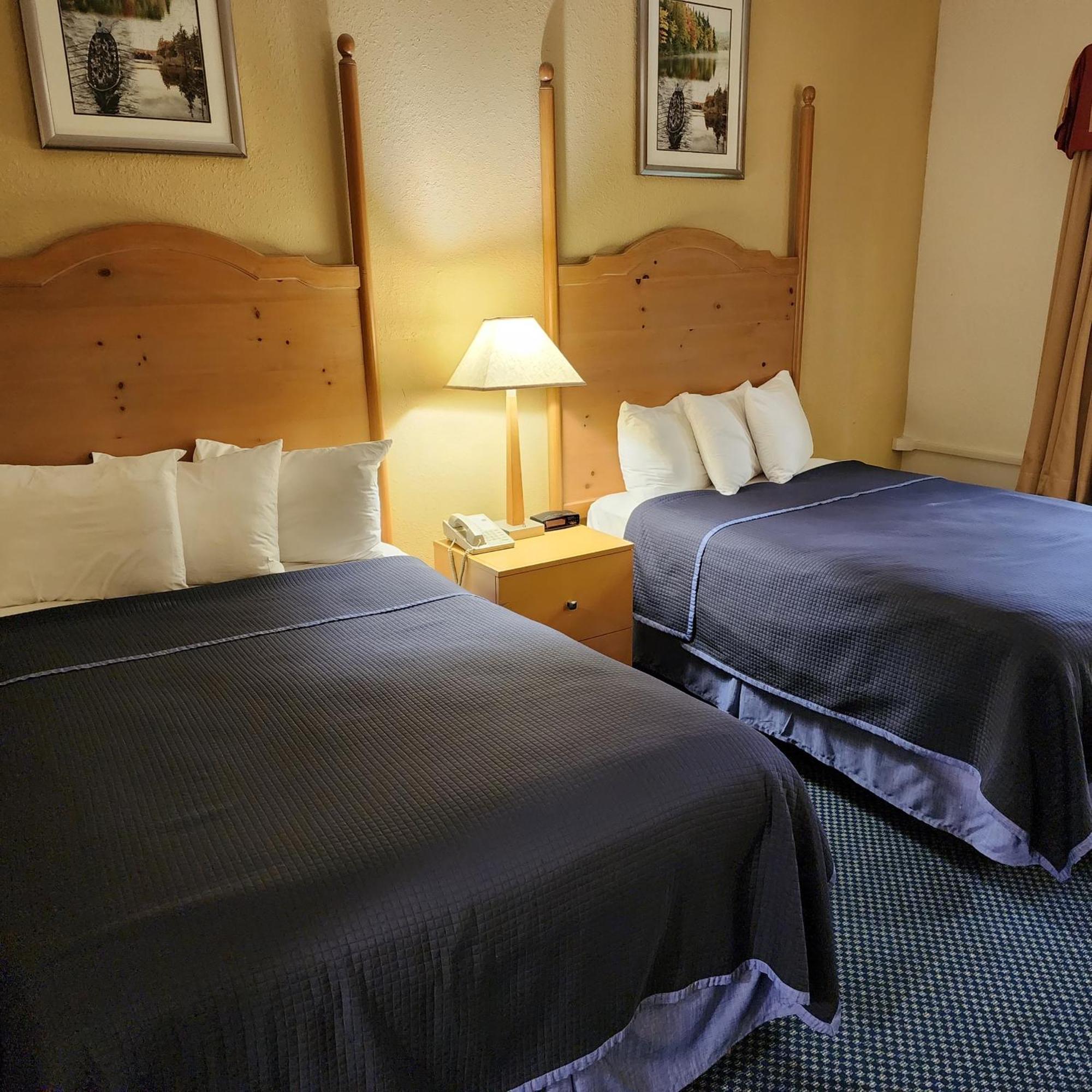 Katahdin Inn & Suites Millinocket Esterno foto