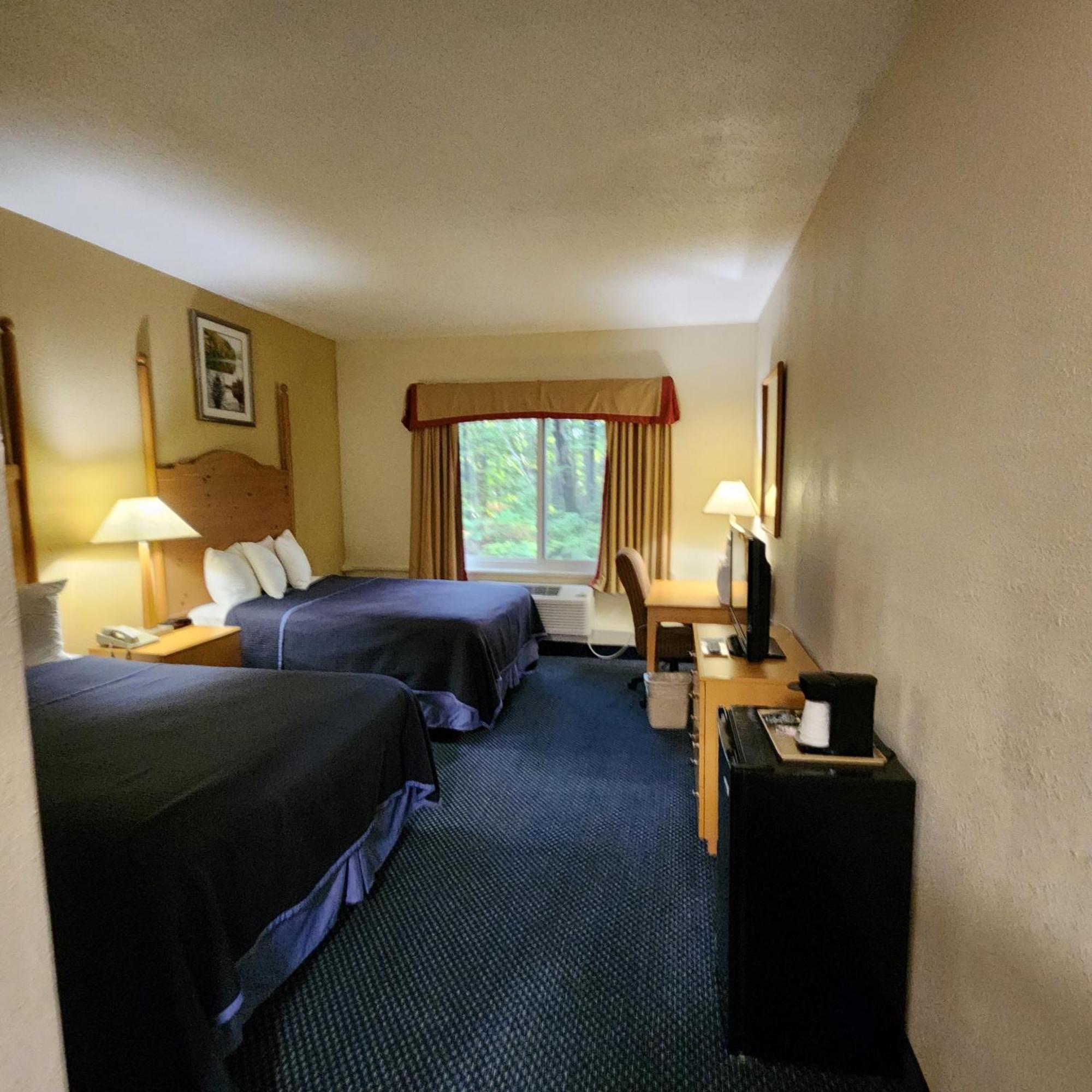 Katahdin Inn & Suites Millinocket Esterno foto