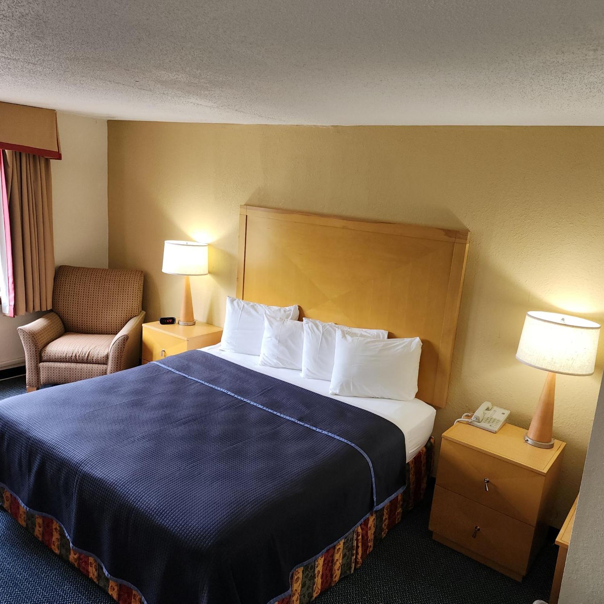Katahdin Inn & Suites Millinocket Esterno foto