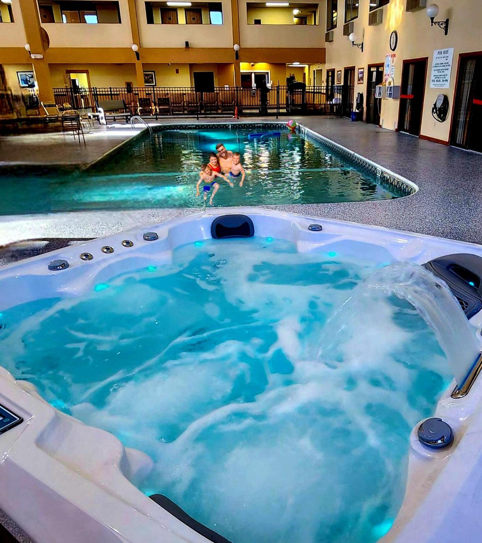 Katahdin Inn & Suites Millinocket Esterno foto