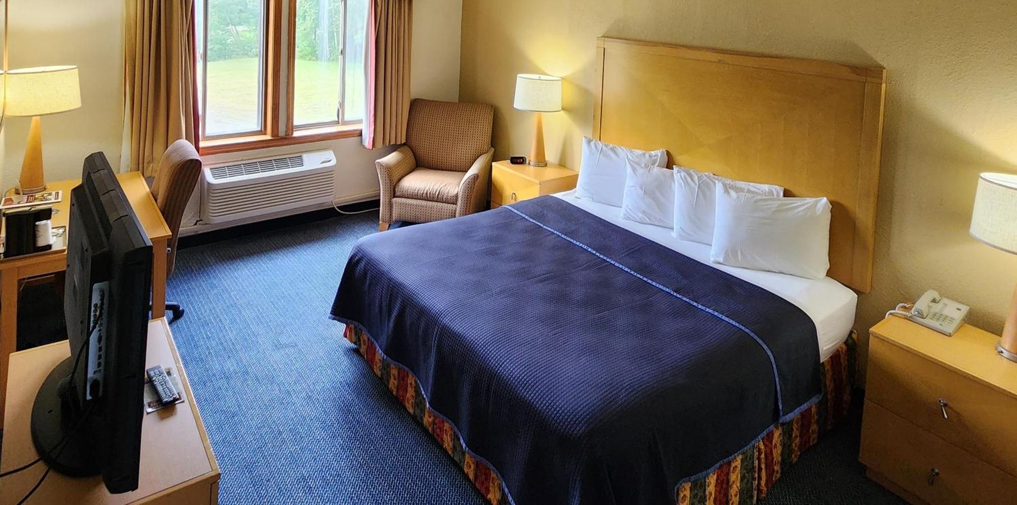 Katahdin Inn & Suites Millinocket Esterno foto