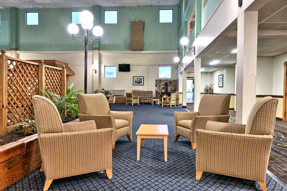Katahdin Inn & Suites Millinocket Esterno foto
