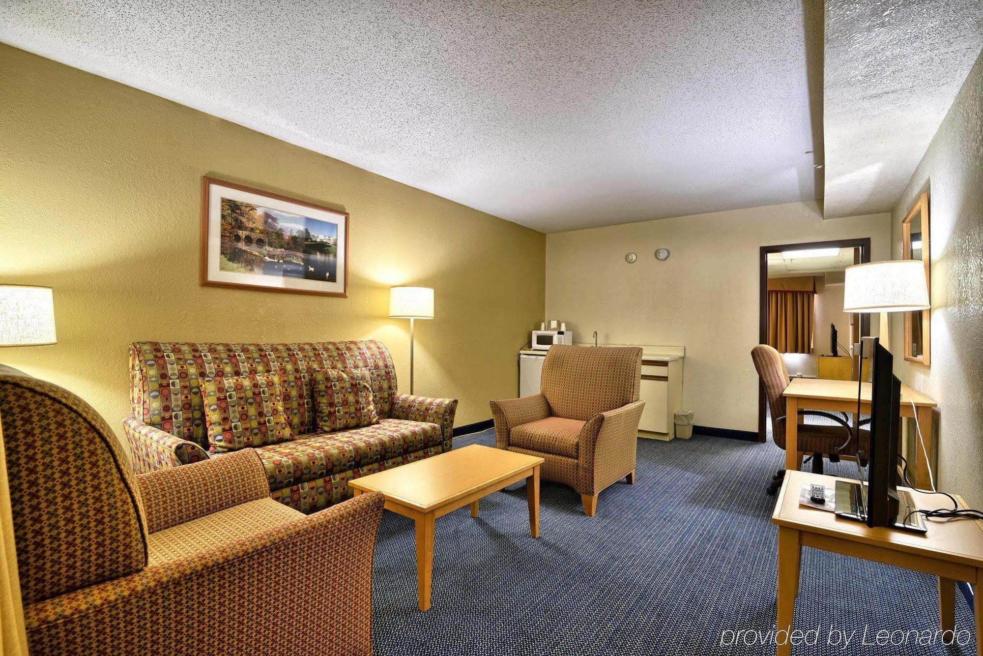 Katahdin Inn & Suites Millinocket Esterno foto