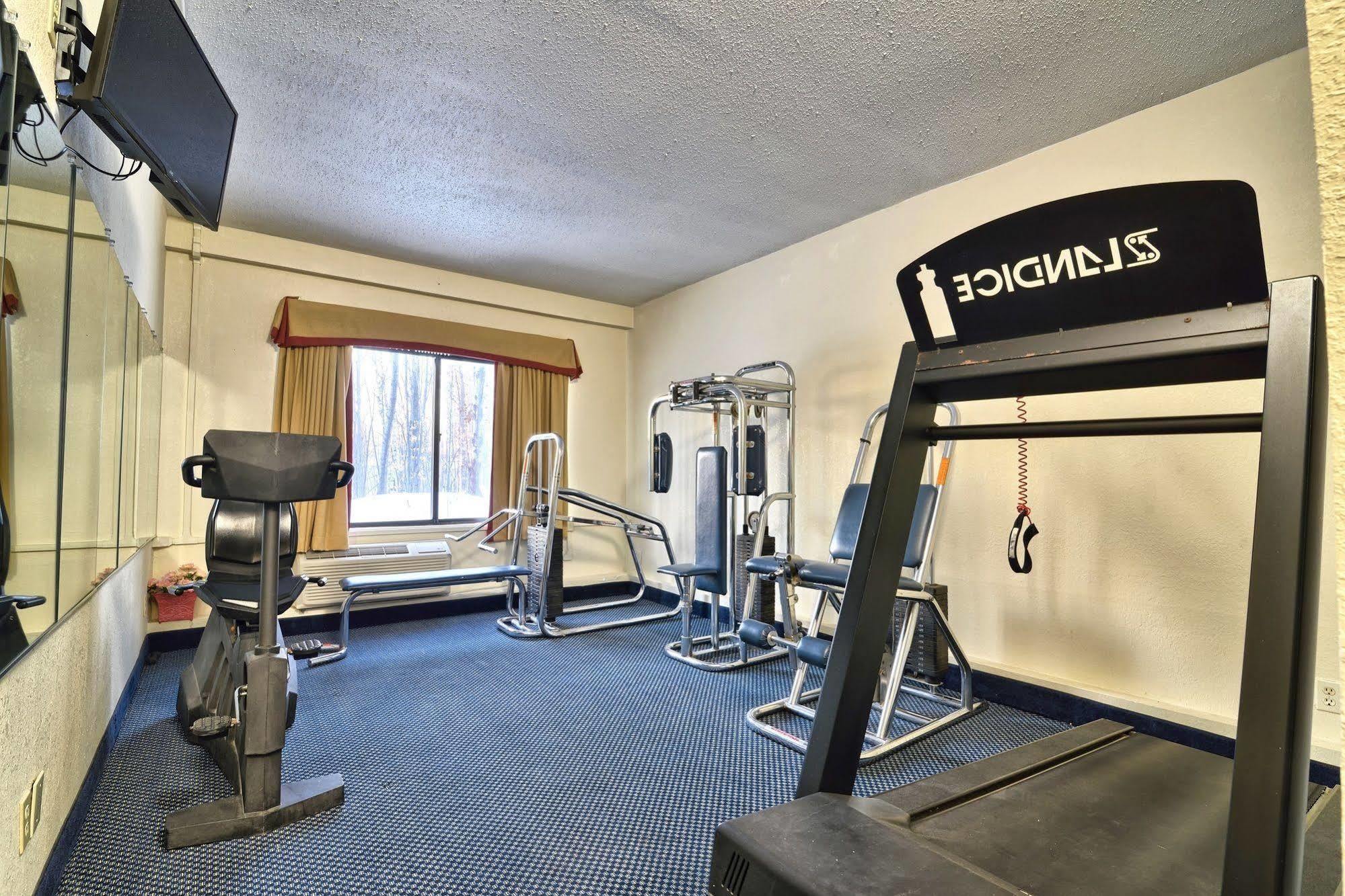 Katahdin Inn & Suites Millinocket Esterno foto