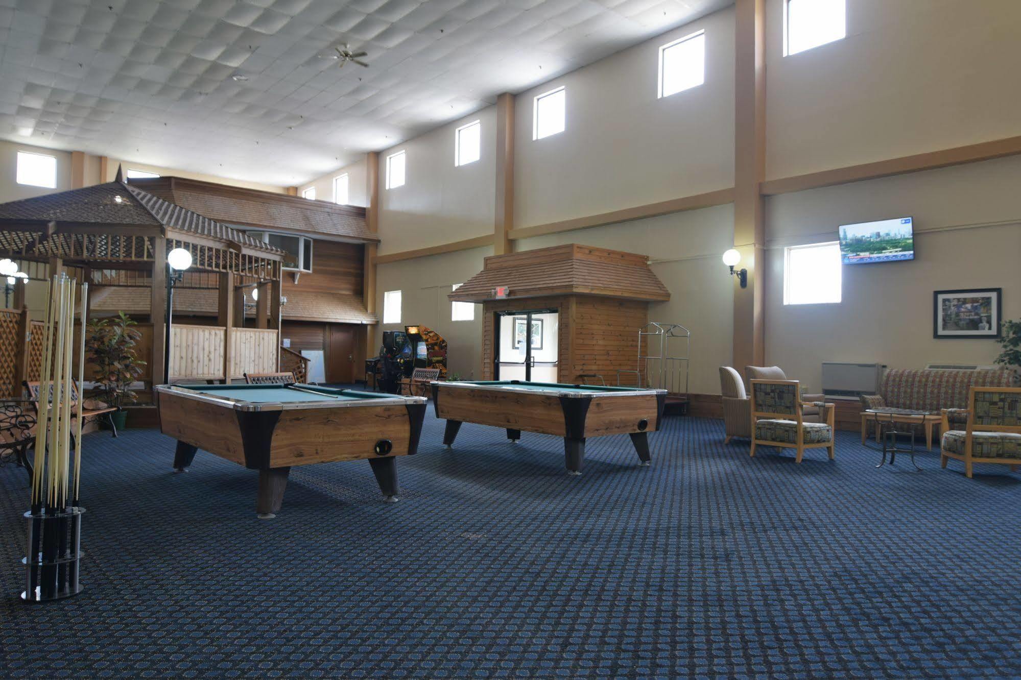 Katahdin Inn & Suites Millinocket Esterno foto